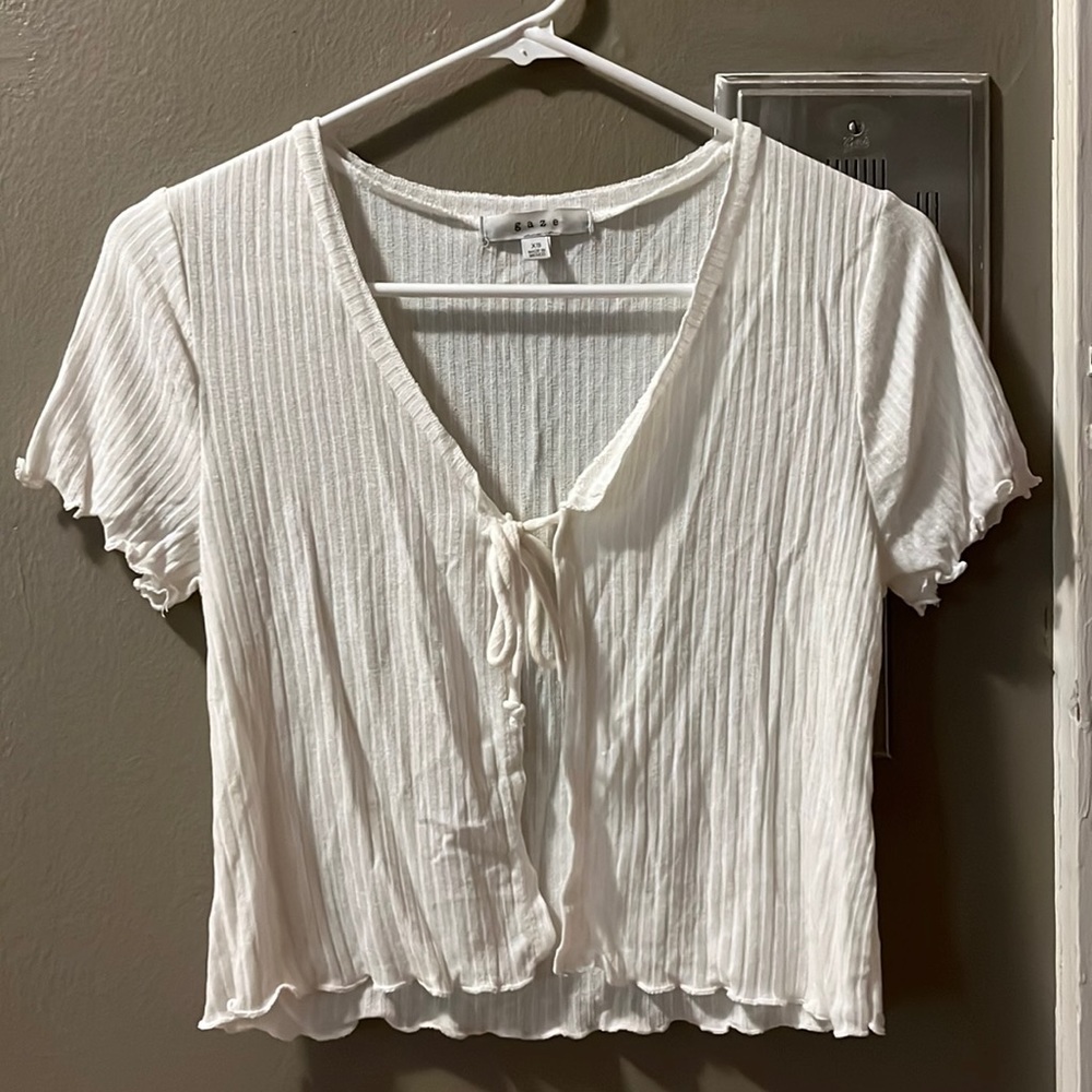 White tie in front short sleeve shirt